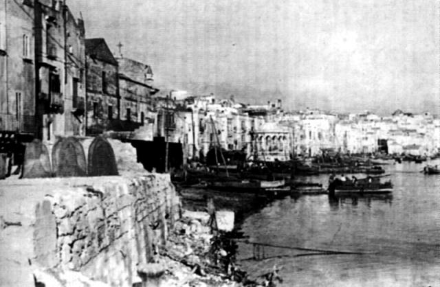 1890 Resti di mura antiche in Via Garibaldi1