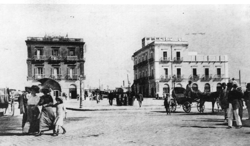 1908 Moda in Piazza Fontana