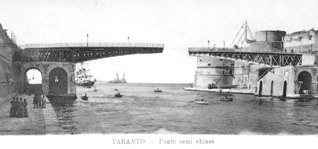 1920 Ponte girevole semichiuso